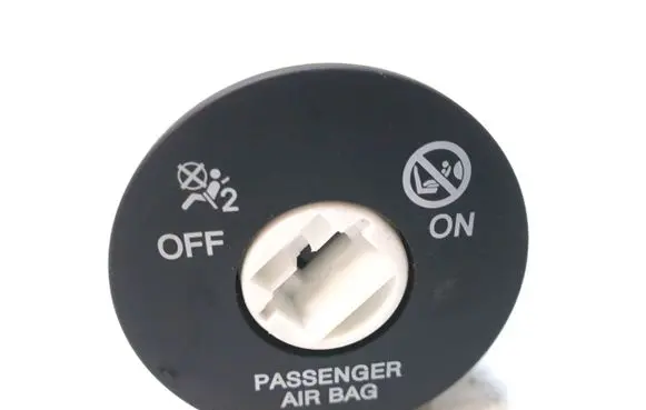 Hyundai Santa Fe Passenger airbag on/off switch 