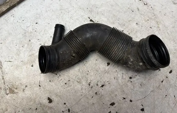 Volkswagen Golf V Air intake hose/pipe 3C0129654