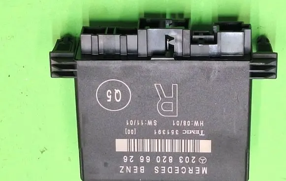 Mercedes-Benz C W203 Door control unit/module 2038206626 351391