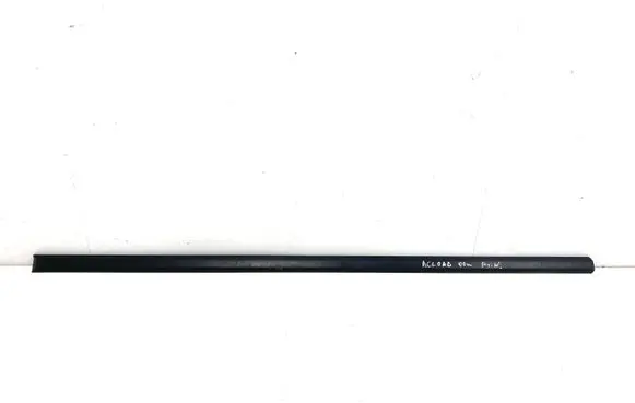 Honda Accord Front door trim (molding) L75322S1A 75322S1A