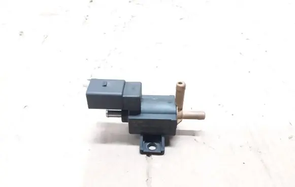 Volkswagen Golf VI Vacuum valve 03C906283B