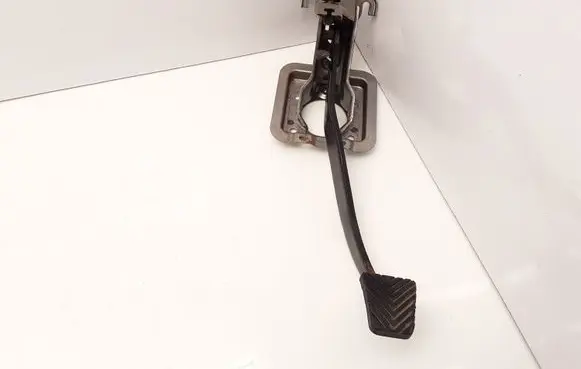Mitsubishi Lancer Brake pedal