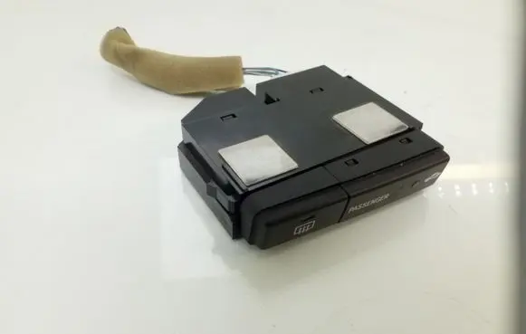 Toyota Avensis T250 Windscreen/window heater switch 8479005130 MSO8BAO0100