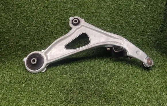 Nissan Pathfinder R52 Front lower control arm/wishbone 545703JA0A 545013JA0B