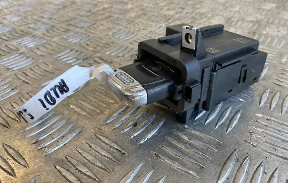 Audi A4 S4 B8 8K Ignition lock 8K0909131D 3330430100 1094541432385022