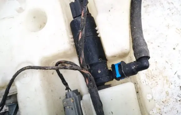 BMW 3 E90 E91 Headlight washer pump 