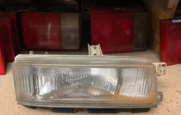 Toyota Corolla E90 Headlight/headlamp 12305 11074785