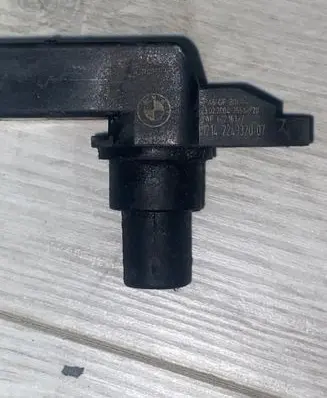 BMW X3 E83 Camshaft position sensor 1214224932007 60016257 23022004