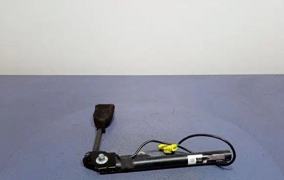 Opel Astra J Front seatbelt 13367543