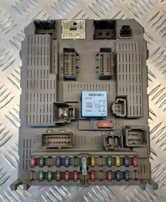 Peugeot 807 Fuse module 9646907380