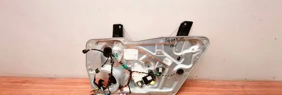 Volkswagen Tiguan Front door window regulator with motor 5N2837730D 5N0959701D 5K0959793
