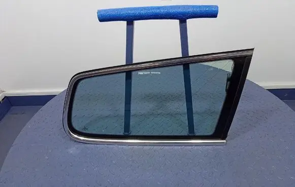 Volkswagen PASSAT B6 Rear side window
