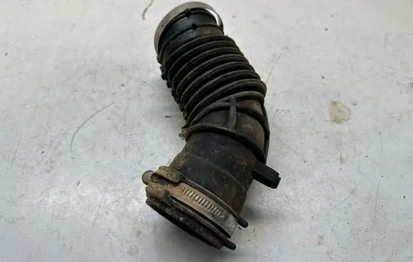Dacia Duster II Air intake hose/pipe 16575885R