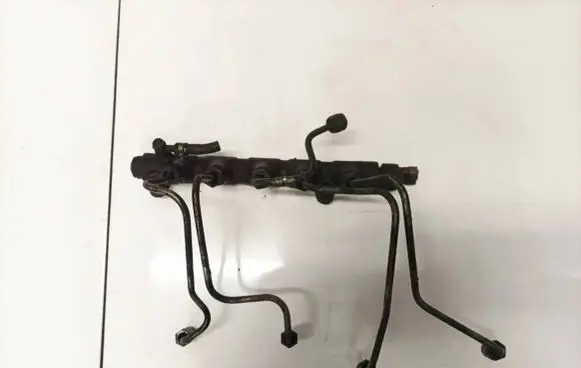 Toyota Avensis Verso Fuel main line pipe
