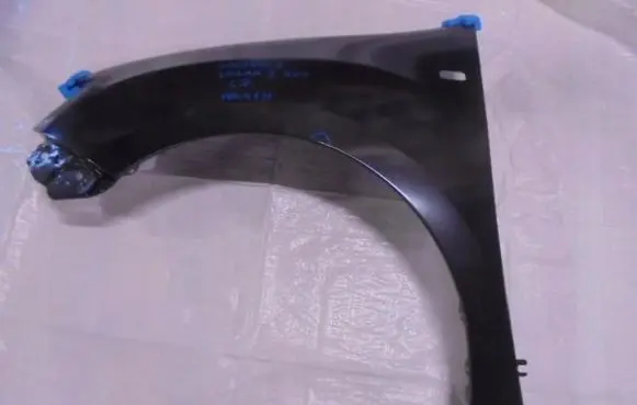 Dacia Sandero Fender 631015695R