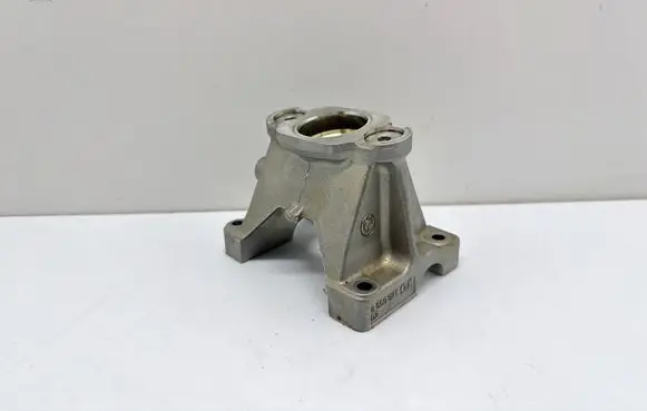 BMW 1 F40 other engine part 8650921