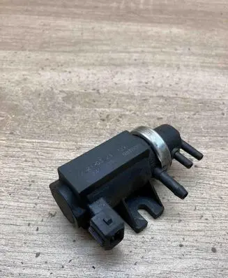 BMW 5 E39 Turbo solenoid valve 2246175 72190323