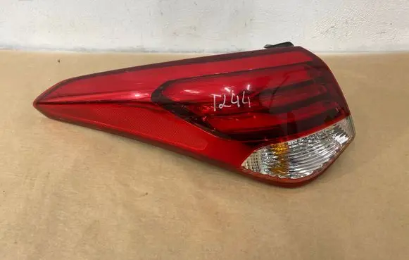 Hyundai i40 Rear/tail lights 924013Z6