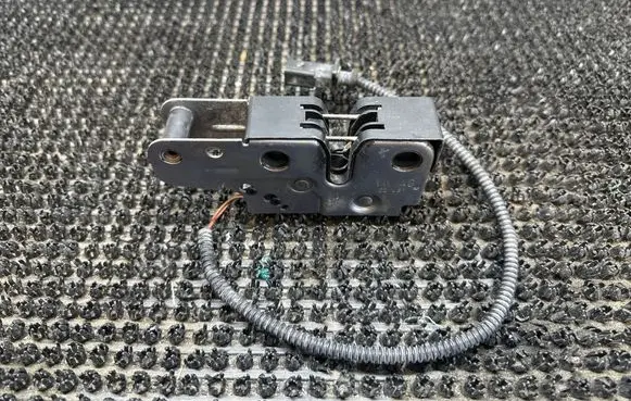 Porsche Panamera (970) Engine bonnet/hood lock/catch