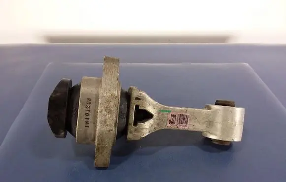 KIA Ceed Gearbox mounting bracket 21950-J3000
