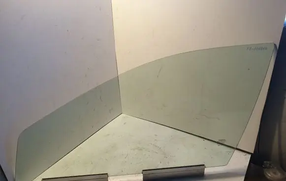 Volvo S60 Front door window glass four-door 43R001106 E000186