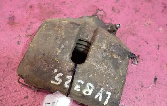 Volkswagen PASSAT B6 Front brake caliper