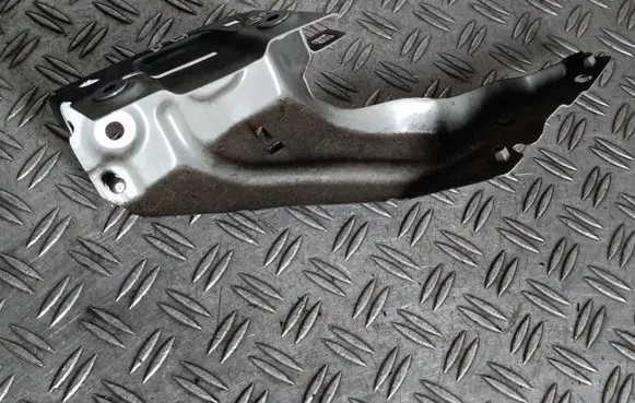 Audi Q5 SQ5 Fender mounting bracket 80A821136A 391807S