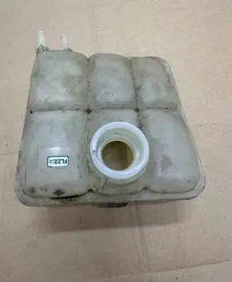 Mazda 3 II Coolant expansion tank/reservoir 8N61-8K218-DB