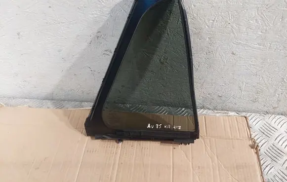 Toyota Avensis T270 Rear vent window glass 6812405110 6818905070