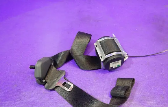 Opel Astra H Front seatbelt 602143100C
