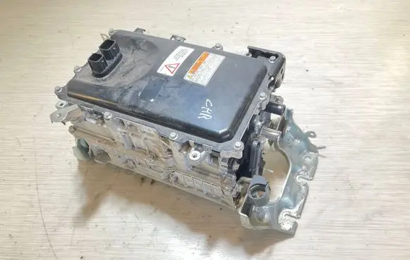 Toyota C-HR I Voltage converter inverter 