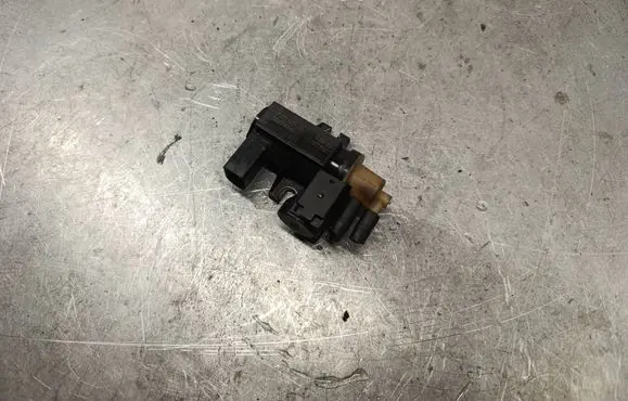 Volvo V70 Turbo solenoid valve 30774761
