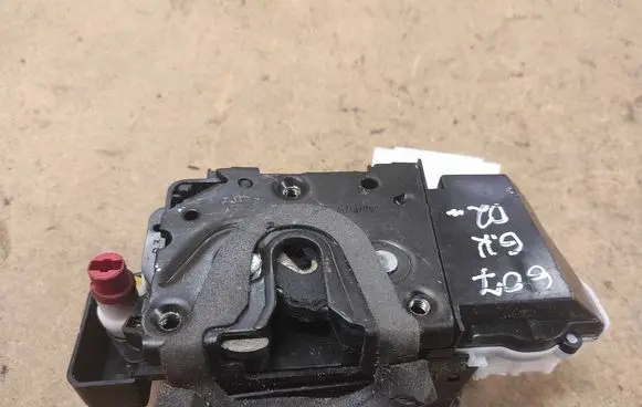 Peugeot 607 Rear door lock