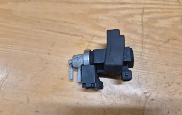 Hyundai Sonata Turbo solenoid valve 70027200 06T142