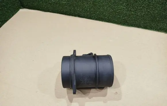 Renault Master III Mass air flow meter 165765213R