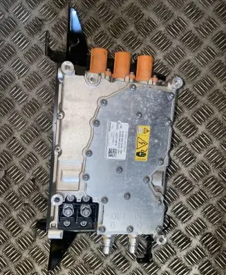 Voltage converter inverter