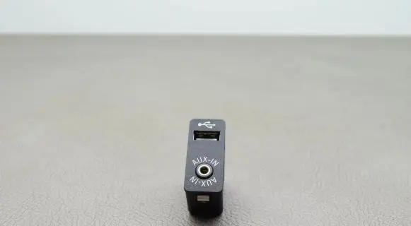 BMW 5 F10 F11 AUX in-socket connector 9237653