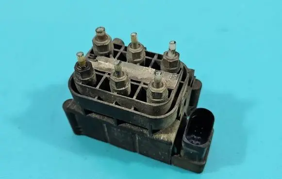 Mercedes-Benz S W221 Air suspension valve block A2513200058 IMPRK1562868