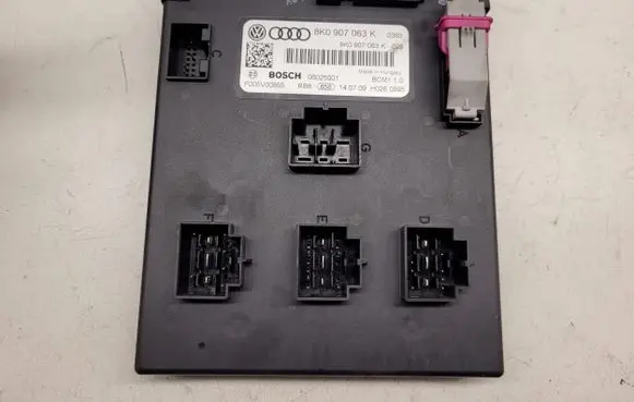 Audi A4 S4 B8 8K Comfort/convenience module 8K0907063K 06025001 F005V00855