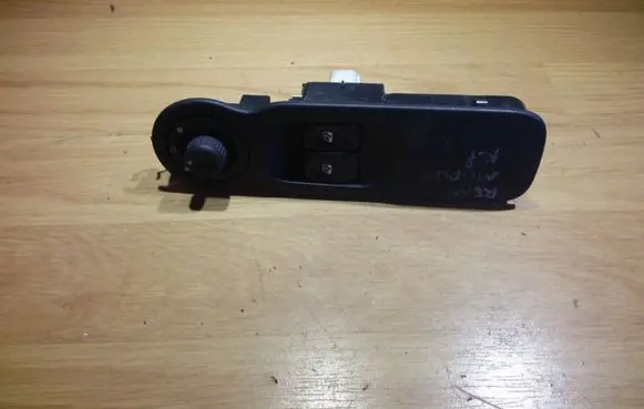 Renault Modus Electric window control switch 8200277630
