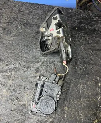 BMW 5 F10 F11 Rear door soft close latching motor 7154516