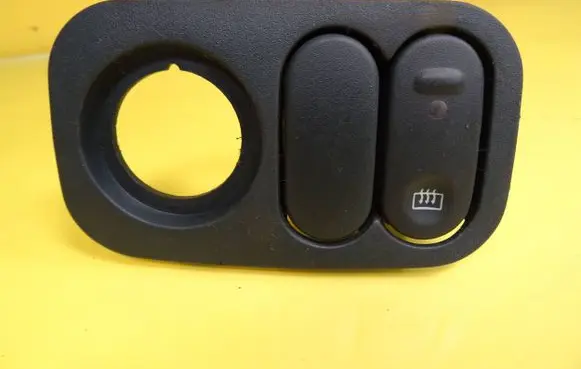 Renault Kangoo I Windscreen/window heater switch 7700307647