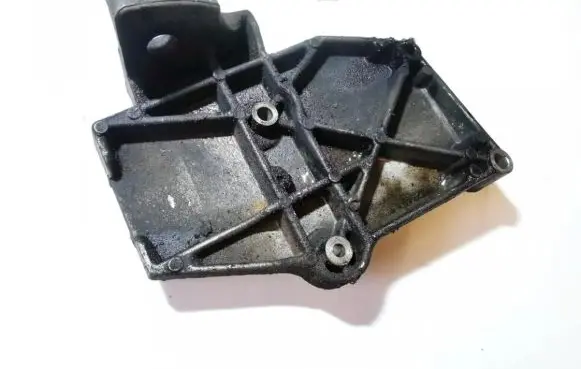 Volkswagen PASSAT B5 Engine mounting bracket 028260885a