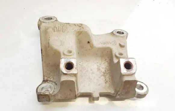 Honda Civic Engine mounting bracket