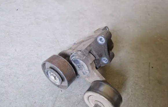 Toyota Hilux (AN10, AN20, AN30) Alternator belt tensioner 