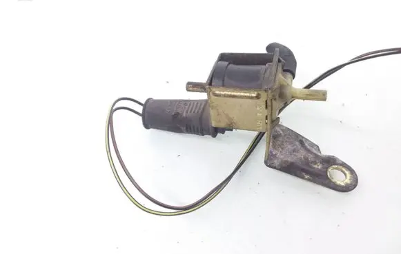 Audi A6 S6 C4 4A Vacuum valve 
