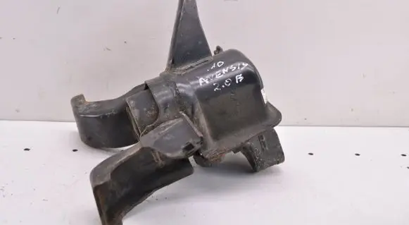 Toyota Avensis T270 Engine mount bracket
