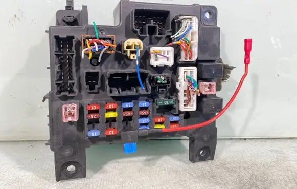 Mitsubishi Outlander Fuse module 8637a318