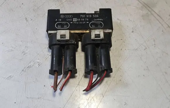 Volkswagen Transporter - Caravelle T4 Coolant fan relay 701919506
