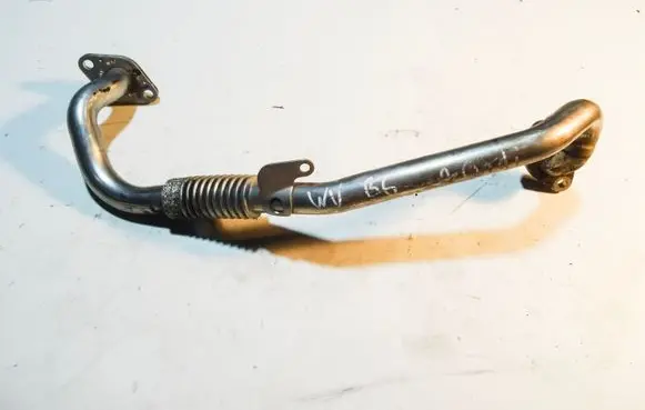 Volkswagen PASSAT B6 Engine coolant pipe/hose 03L131521